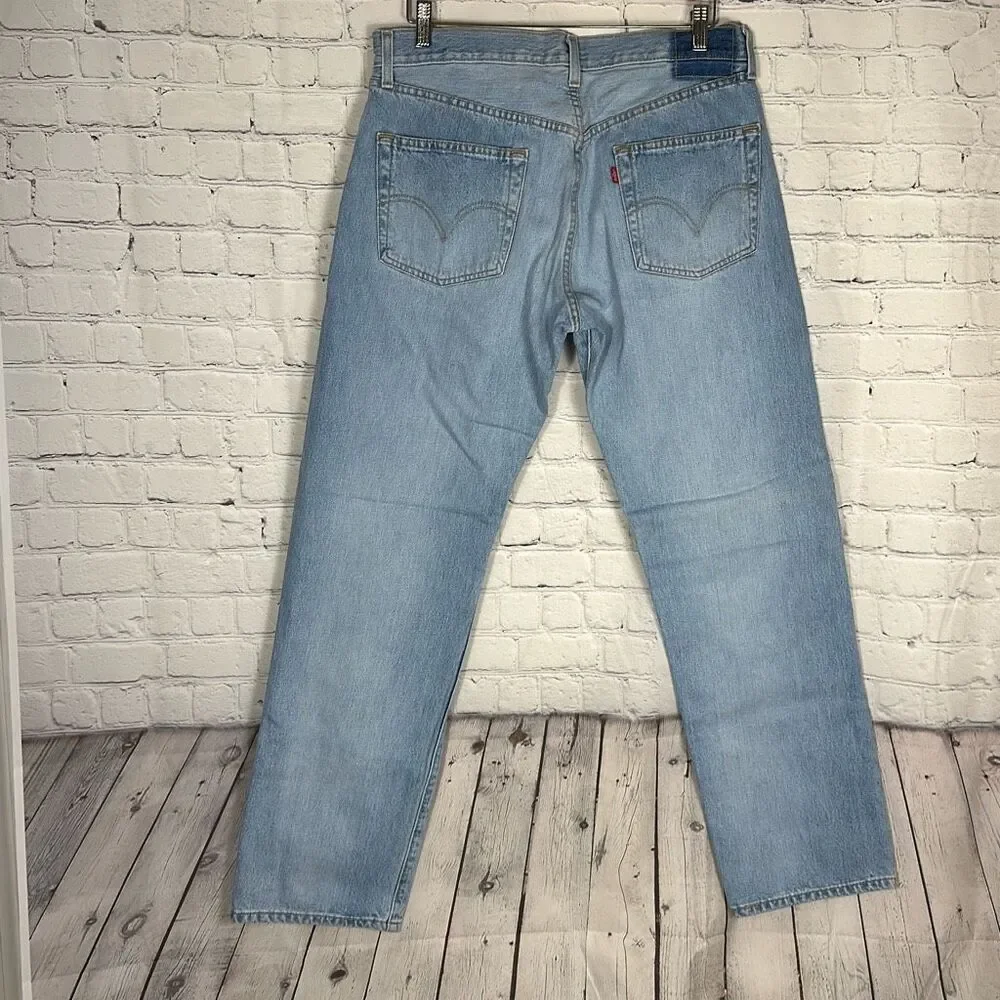 Vintage 90s Levi’s Mens 501 Straight Jeans size W36 x L34 Button‎ Fly Light Wash